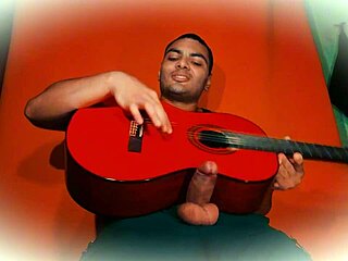 Sexy Bodybuilder Strokes 18cm Cock Guitar Masturbation