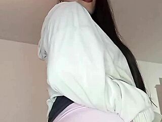 oh man i�m so horny watching this wonderful colombian squirt her pussy solo like crazy