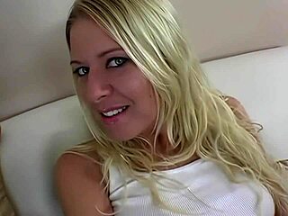 Hot amateur lesboz scissor wet pussies kissing and licking close