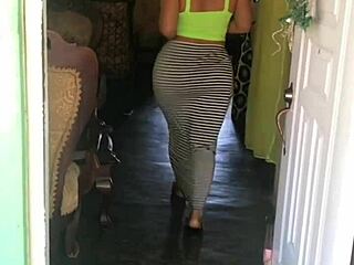 damn that hot thick teen girl's juicy ass