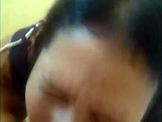 Colombian slut Deissy Yeraldine sucks cock swallows facial cum?