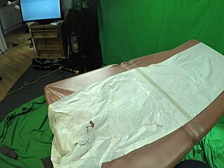 Scarlett Johnson Gags on Deepthroat Cock During Extreme Vagina Inspection