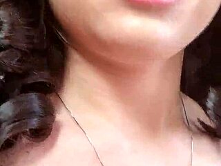 Shemale Maquiando Com Tesão Quer Safado Comer Cu E Gozar Dentro