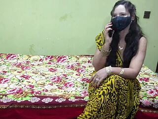 Pakistani aunty stuffs lover's lund deep in her tight gand