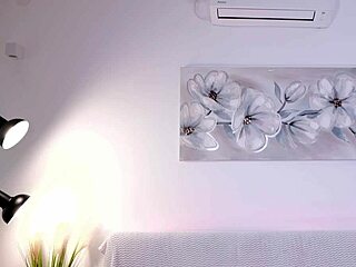 DAMN BEAUTIFUL BLONDE SPILLS OIL ON CURVES