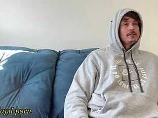 Vizinha latina petite alivia estresse com chupada de buceta