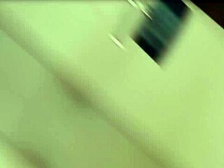 Gör inte Sheila Ortegas tunga på Tru Kaits arsle dig galen i trekanten?