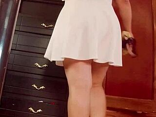 voyeur cam catches big ass colombian changing clothes hidden?