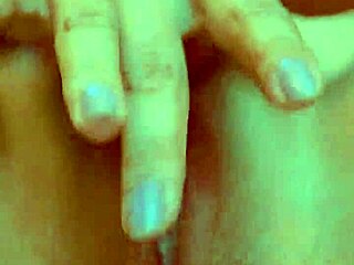 Är denna söta rakade latinska 18+ rosa fitta tightast knulldocka nånsin?