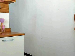 meu marido no banho e eu transando com o amigo dele arriscado