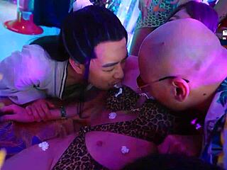 Modelmedia asia party boy qu yuan ancient cock ravages modern wet pussy