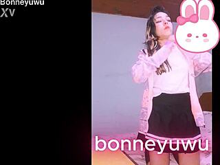 bonneyuwu argentina teen skirt tease turns into hot solo rub