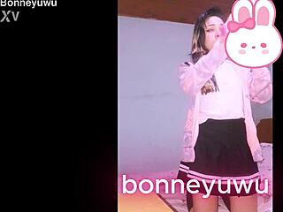 bonneyuwu argentina teen skirt tease turns into hot solo rub