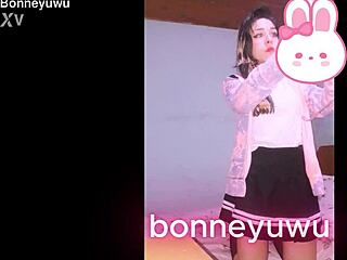 bonneyuwu argentina teen skirt tease turns into hot solo rub