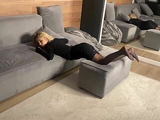 Stranger's Big Cock Melted Bar Wife's Defenses Instantly