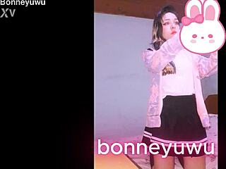 bonneyuwu argentina teen skirt tease turns into hot solo rub