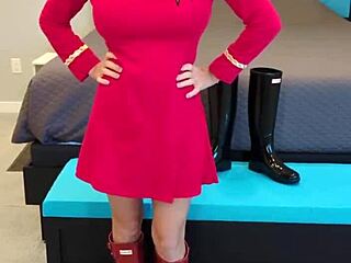 wanna see this petite redhead milf roleplay boots dress fetish bold?
