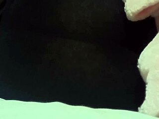Latina wife ass shaking in tight leggings!