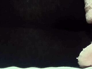 Latina wife ass shaking in tight leggings!