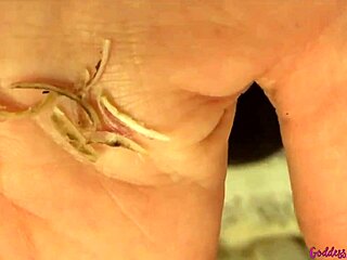 Goddess Amanda's Barefoot Toes Tease in Homemade Foot Fetish Instructions