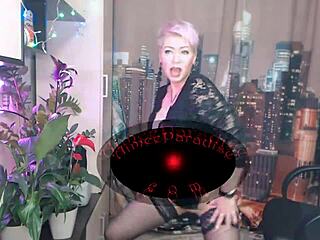 hey aimeeparadise, spread those milf legs wide for me