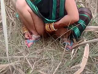 Indian Desi Village Girl Pisses Outdoors in Public