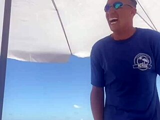 Quase Transamos Na Praia Lotada Com Pussy Flashing