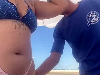 Quase Transamos Na Praia Lotada Com Pussy Flashing