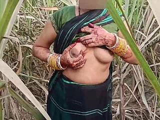 Indian Desi Village Girl Pisses Outdoors in Public