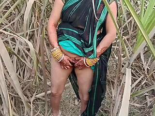 Indian Desi Village Girl Pisses Outdoors in Public