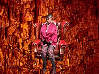 Granny Peggy Sue gulps cum like a vampire after deepthroat feast