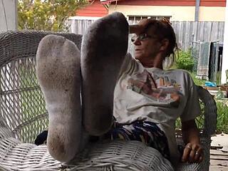 Wanna Worship Granny's Tasty Feet?