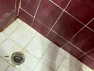 Mi Sugar Daddy Me Pide Orinar en el Baño