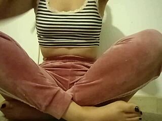 leaked argentinian fitness model milet fingers pussy outdoors to orgasm