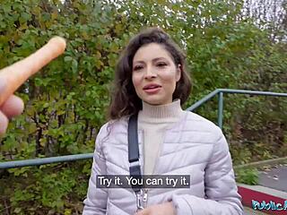 Helina Dreams gros seins avale monstre bite pipe publique POV baise