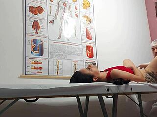 ginecologista fingers asshole and bareback fucks juicy patient