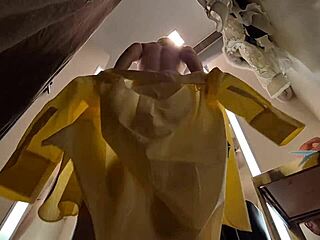 spy cam catches naked big tit teen changing!