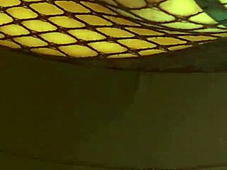 madura latina flashing her huge natural tits... mi mujer tetona!