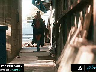 10 milfs gangbang with rough fisting strapon squirting lesbian orgy