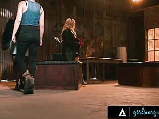 10 milfs gangbang with rough fisting strapon squirting lesbian orgy