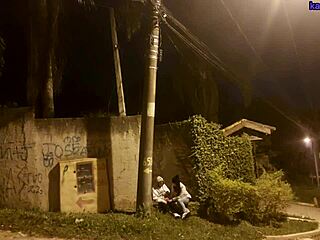 esposa leva no cu na rua corno