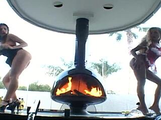 Hot 3some with big tit sluts sucking monster cocks 😍💦