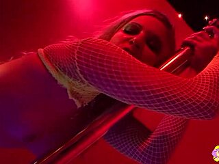 angry lesbians strap deep 😡💦👭