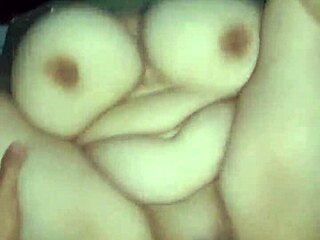 Sexo duro con esta milf latina de tetas enormes y culazo!