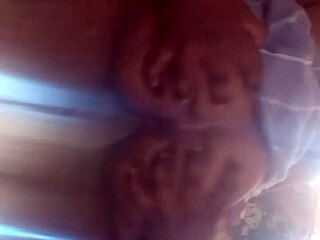 Elle S'assoit Sur Une Bite Le Cul À L'air With Big Black Cock