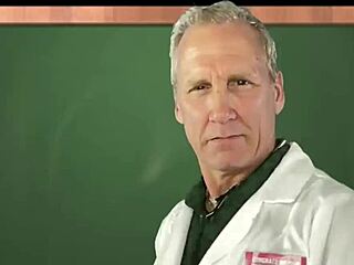 Bodybuilder jason's long dick splits petite teen chloe wide open