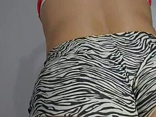 batendo siririca louca rebolando essa raba gostosa na videochamada quente!