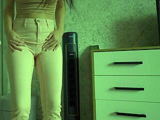 ever seen a sexy amateur pee desperately in tight jeans panties?