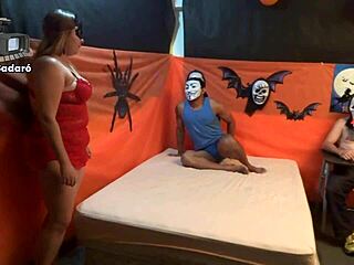 Gordinha Halloween romp with Mr Rola Gauchito big cock