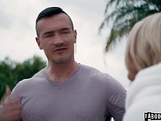 Emma Rosie kurus pirang dihukum bogel luar hilang dara pertama